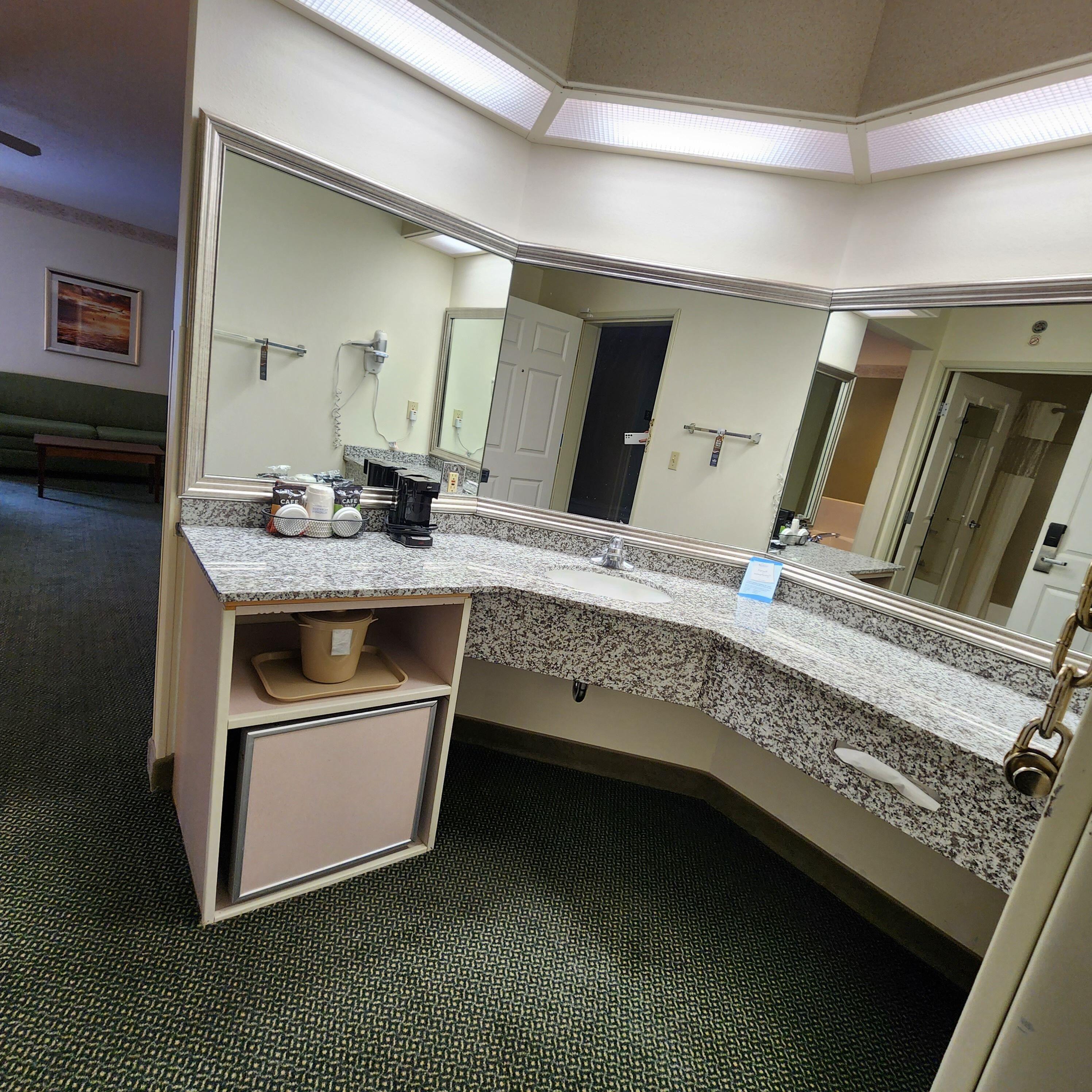 Deluxe King Room - Non-Smoking,1538903533:JPEG
