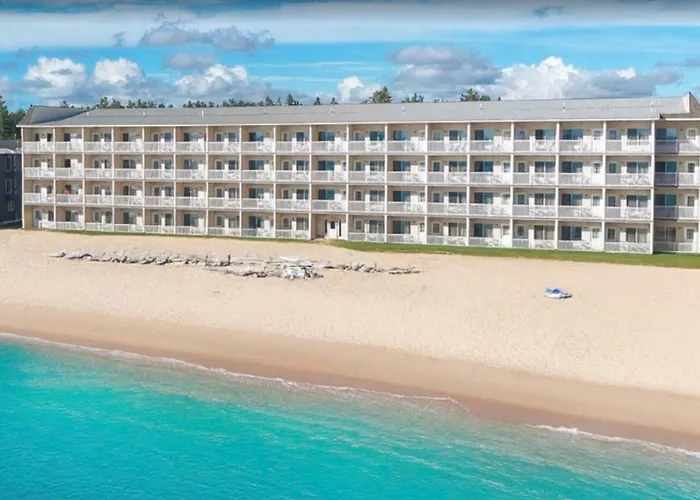 Mackinaw Beach And Bay Inn & Suites
