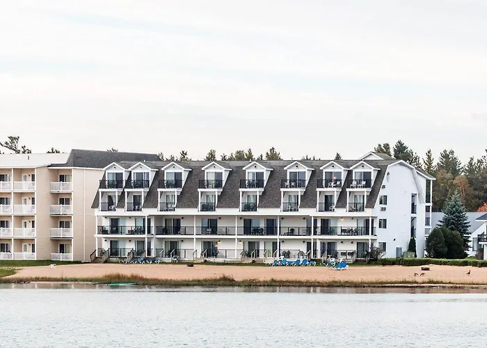 Quality Inn & Suites Mackinaw City Beachfront